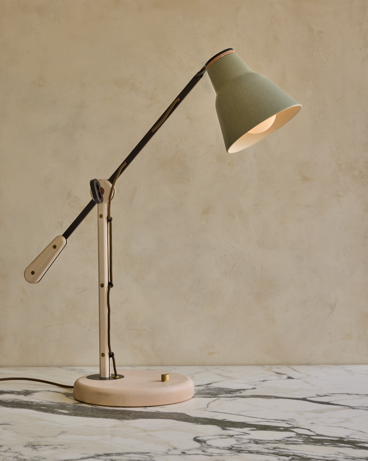 Alek Desk Lamp