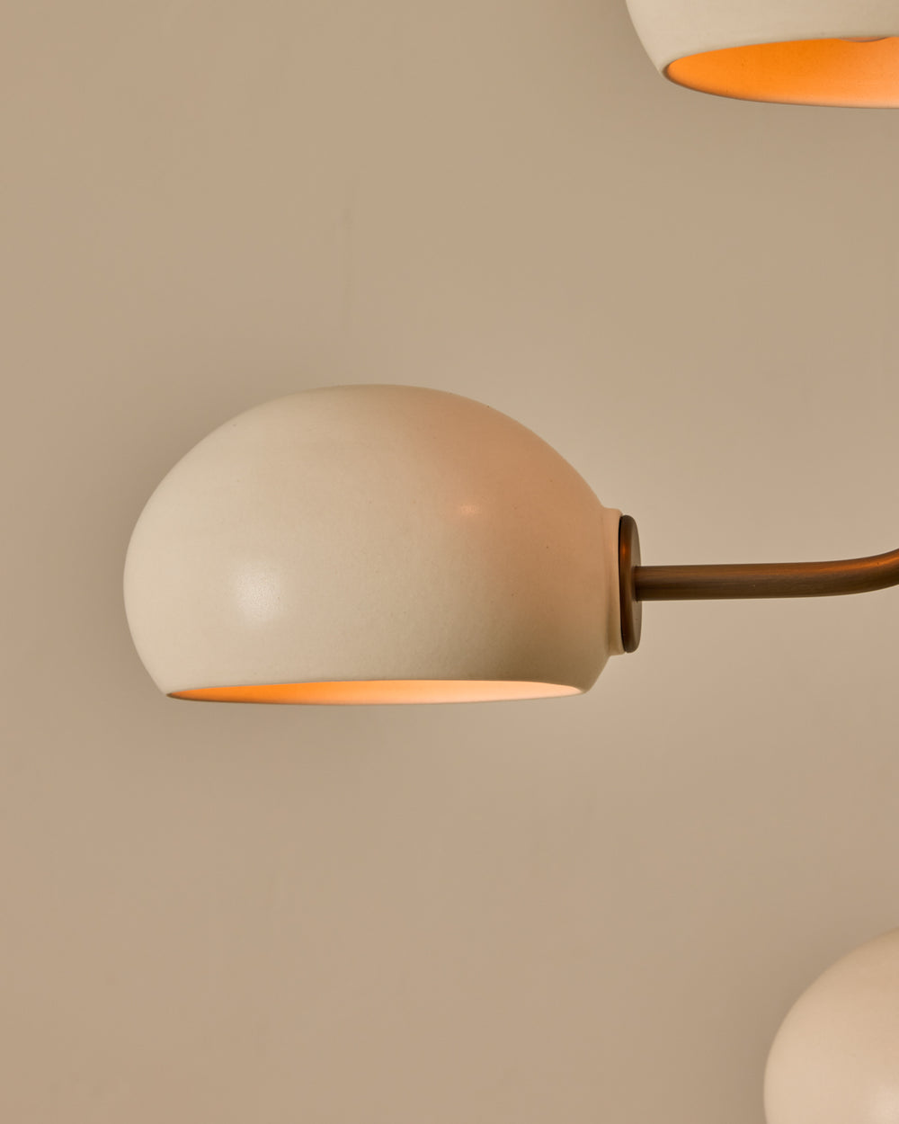#shade-color_dove  #Metal-+-Wood-Finish_Antique Brass / Black Walnut