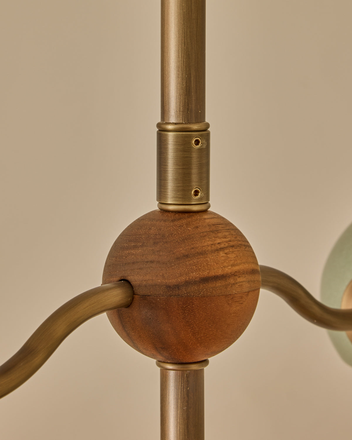 #shade-color_olivine  #Metal-+-Wood-Finish_Antique Brass / Black Walnut