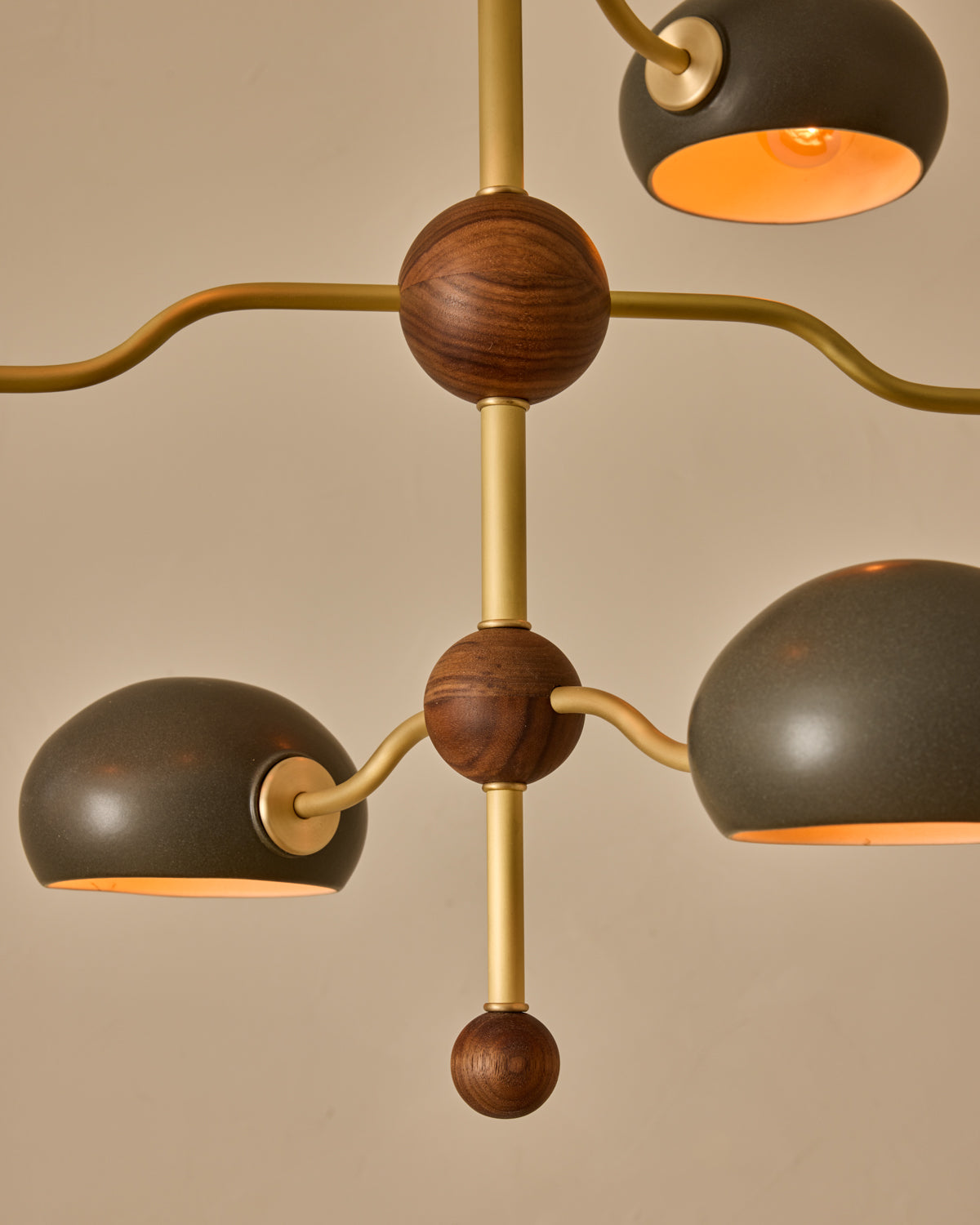 #shade-color_almost black #Metal-+-Wood-Finish_Satin Brass / Black Walnut