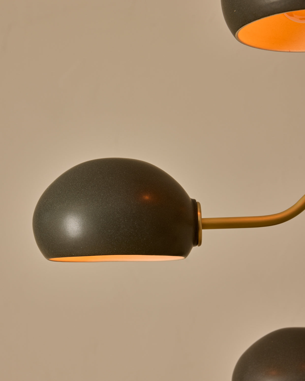 #shade-color_almost black #Metal-+-Wood-Finish_Satin Brass / Black Walnut