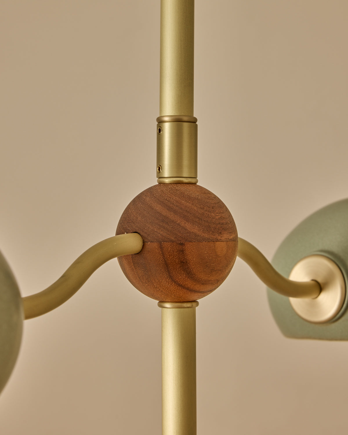#shade-color_olivine  #Metal-+-Wood-Finish_Satin Brass / Black Walnut