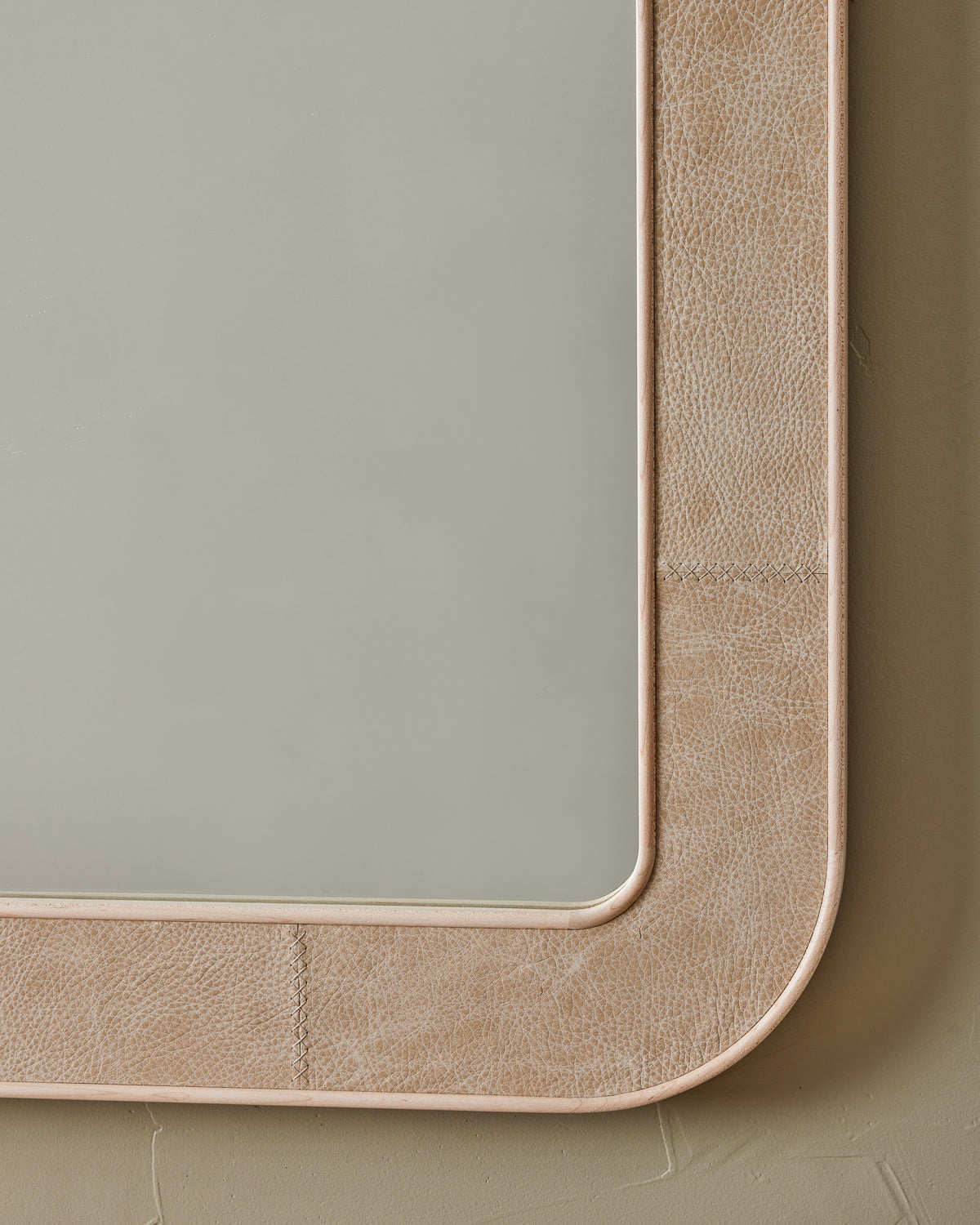 #leather-finish_au lait