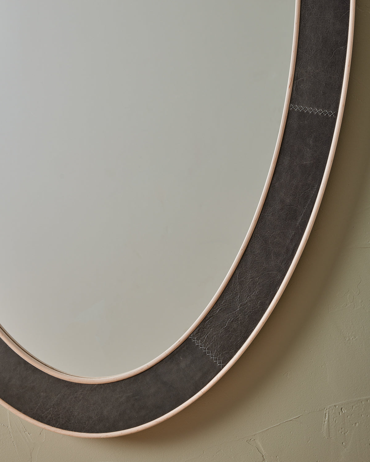 #leather-finish_cinder