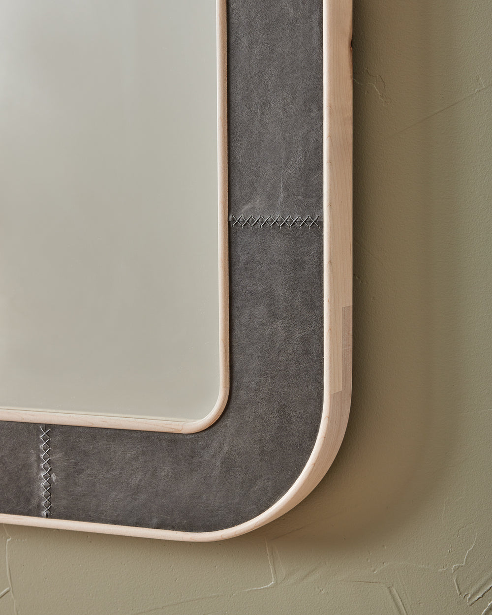 #leather-finish_cinder