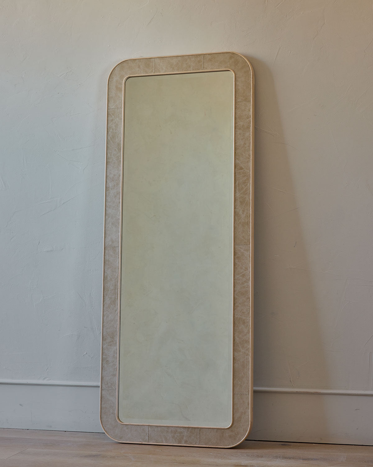 #leather-finish_au lait #size_Large - 24" x 60"