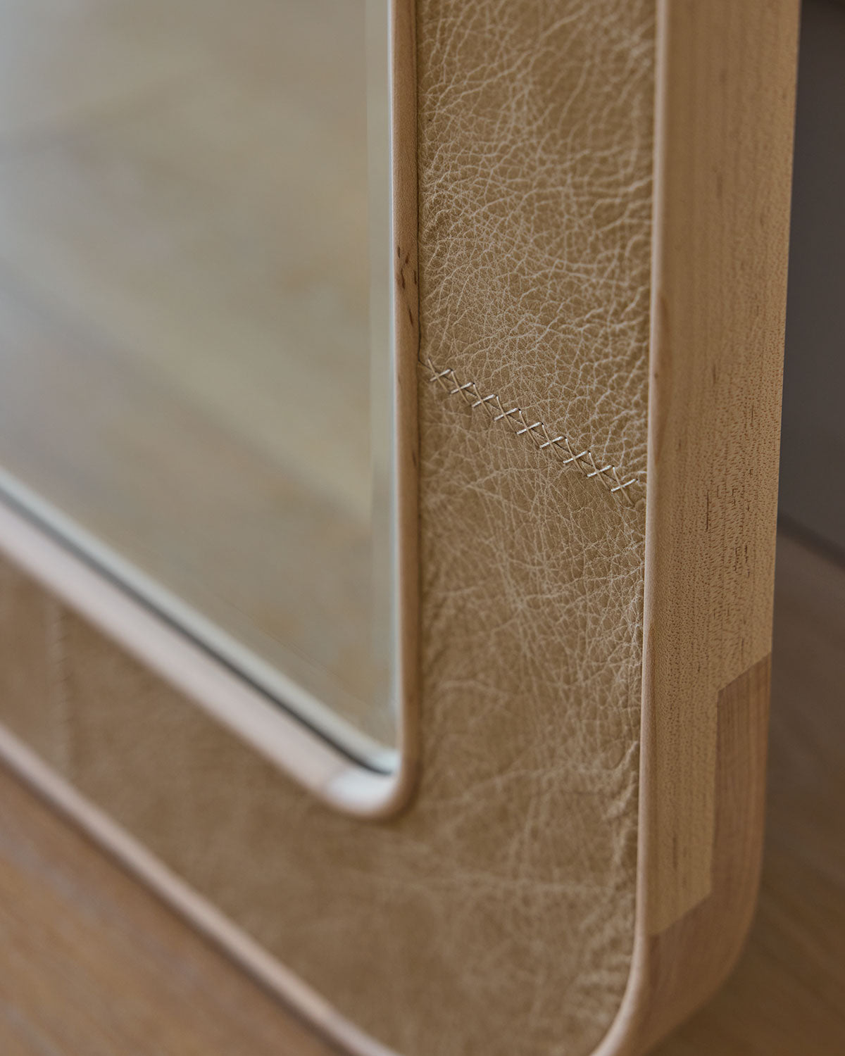 #leather-finish_au lait