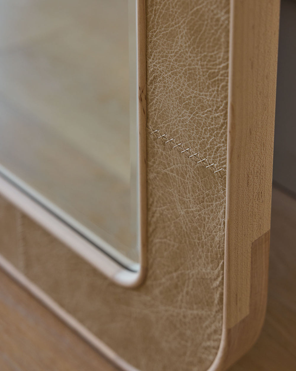 #leather-finish_au lait