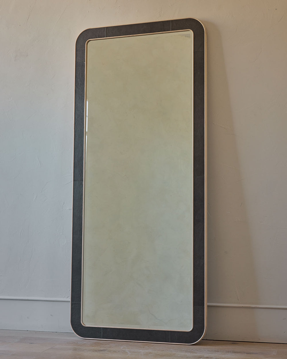 #leather-finish_cinder #size_XL - 32" x 72"