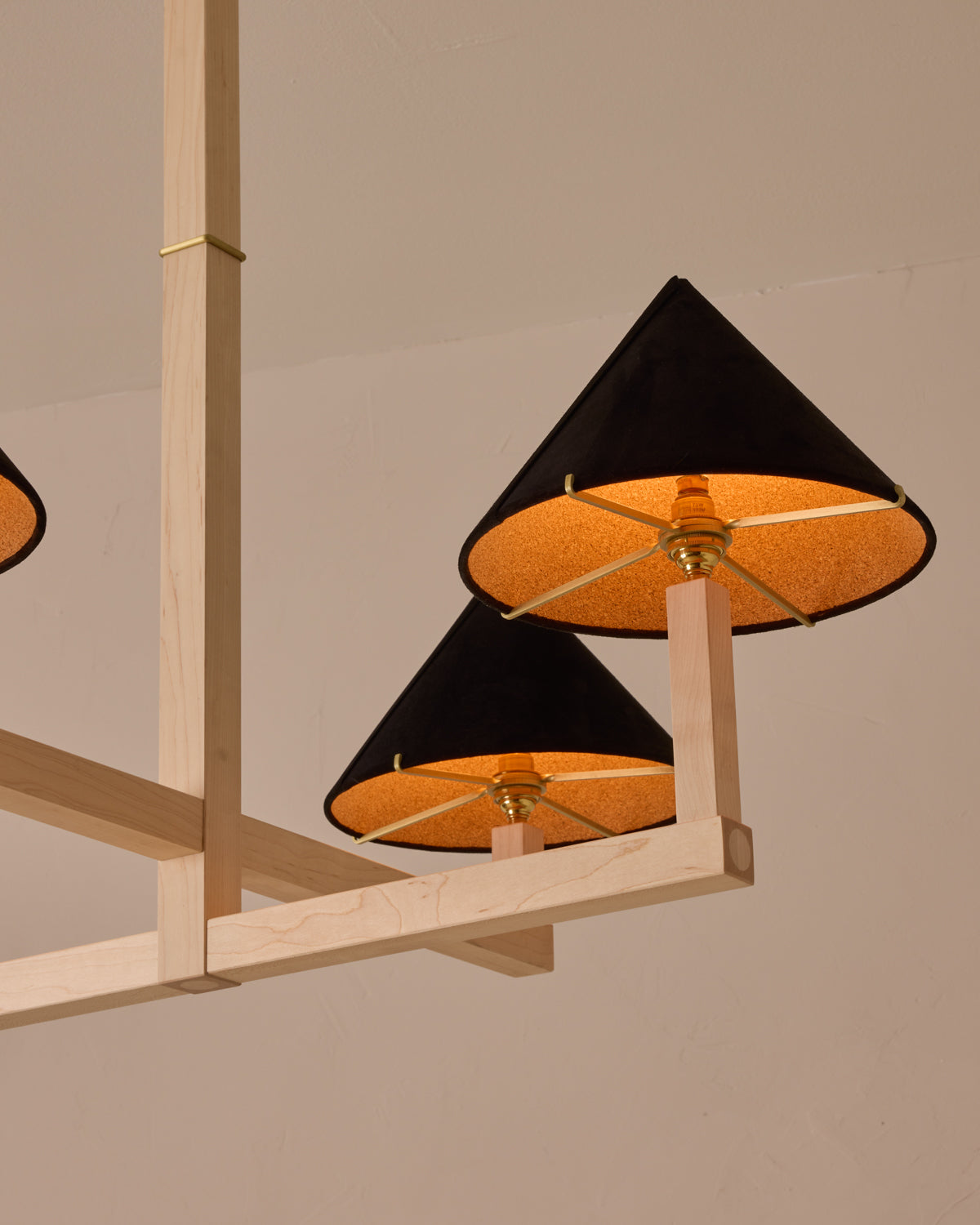 #wood-finish_clear maple #shade-finish_anthracite suede