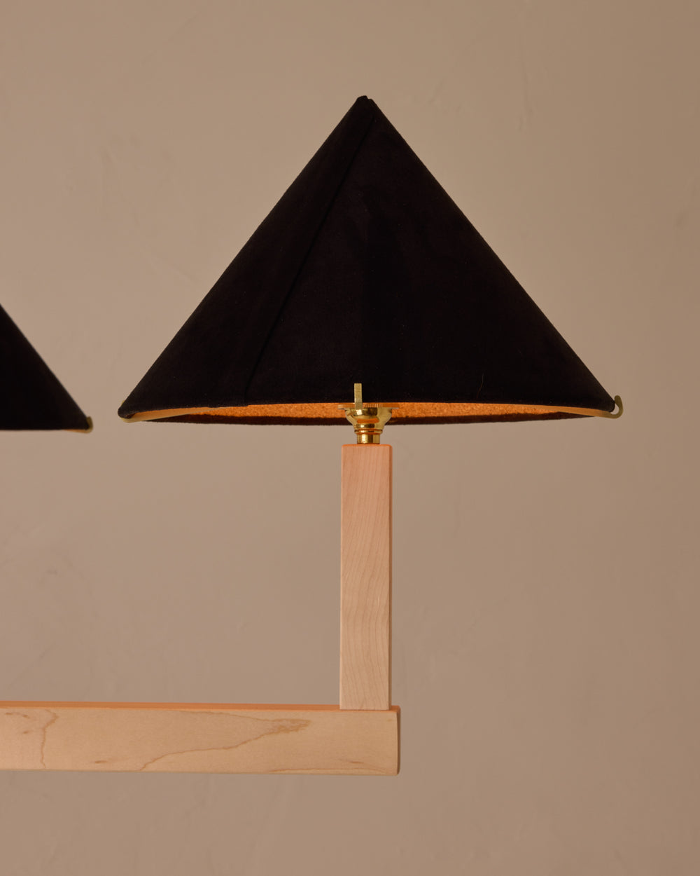 #wood-finish_clear maple #shade-finish_anthracite suede