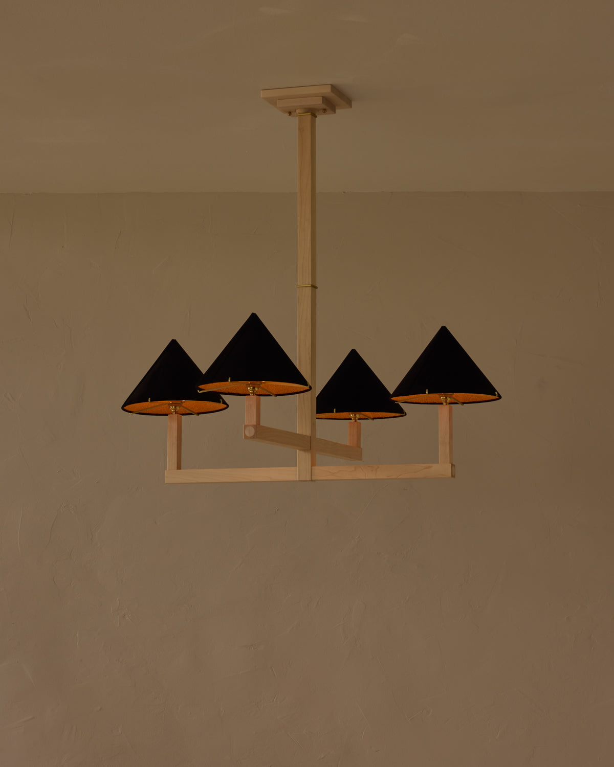 #wood-finish_clear maple #shade-finish_anthracite suede