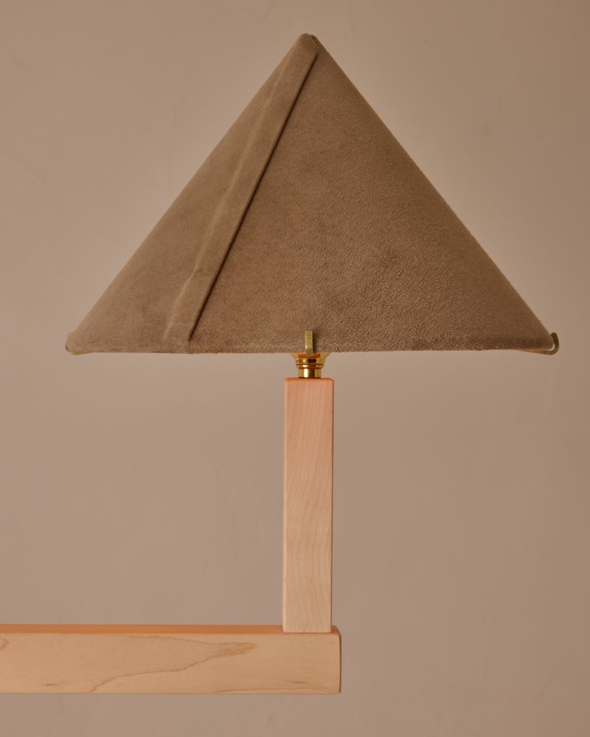 #wood-finish_clear maple #shade-finish_beige suede