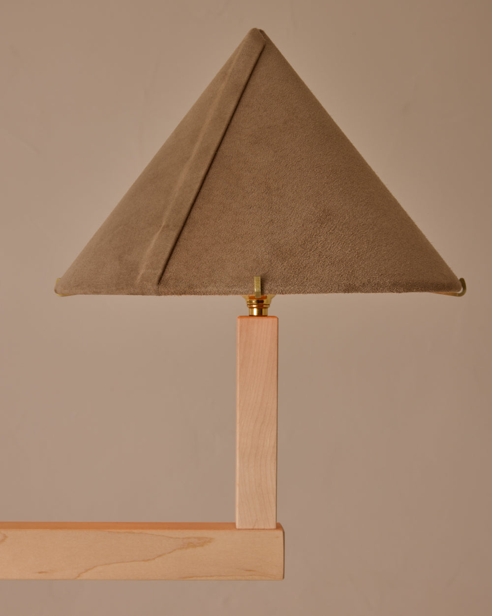 #wood-finish_clear maple #shade-finish_beige suede