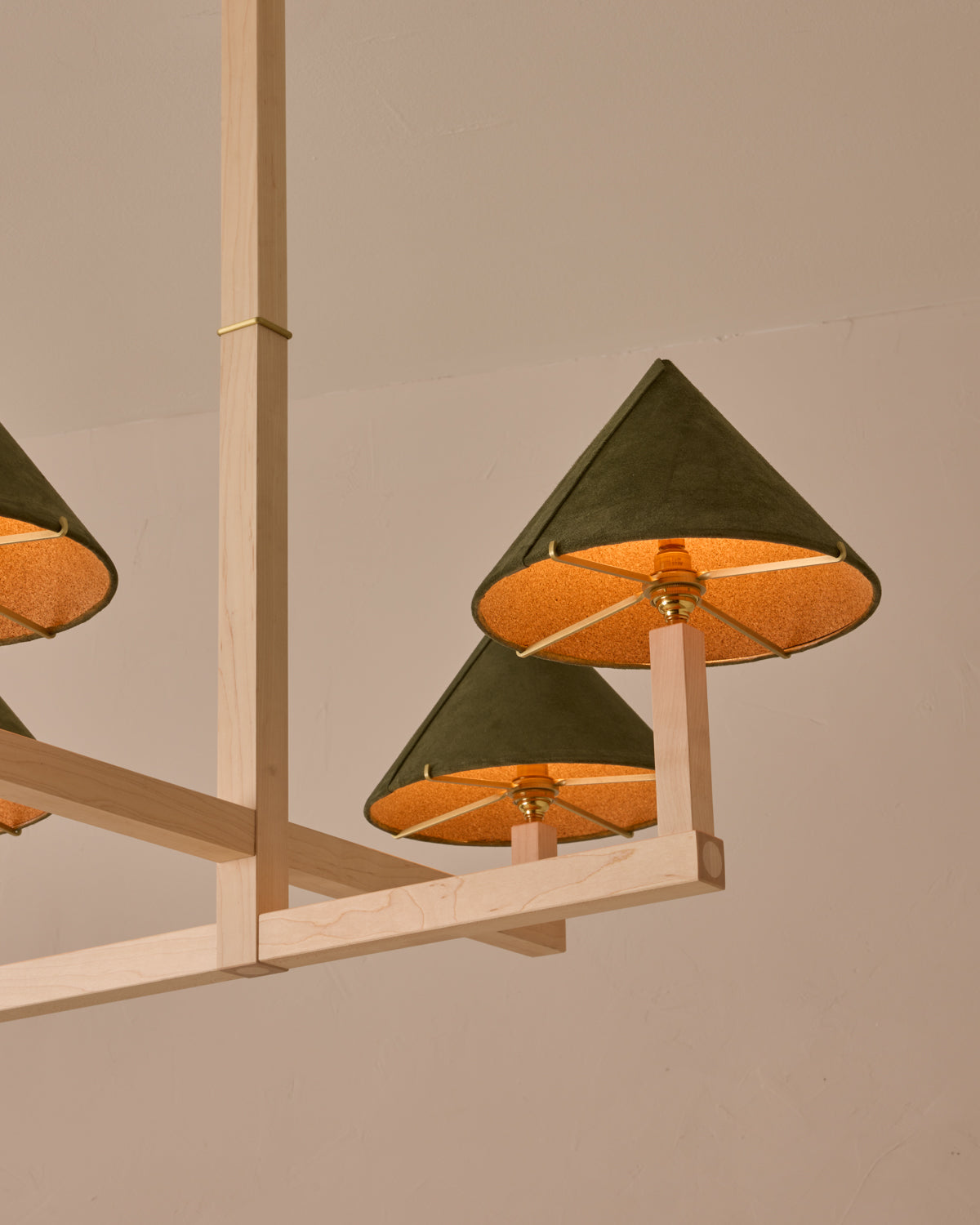 #wood-finish_clear maple #shade-finish_loden suede