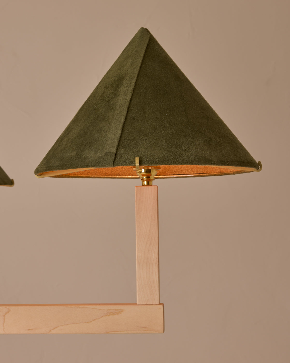 #wood-finish_clear maple #shade-finish_loden suede