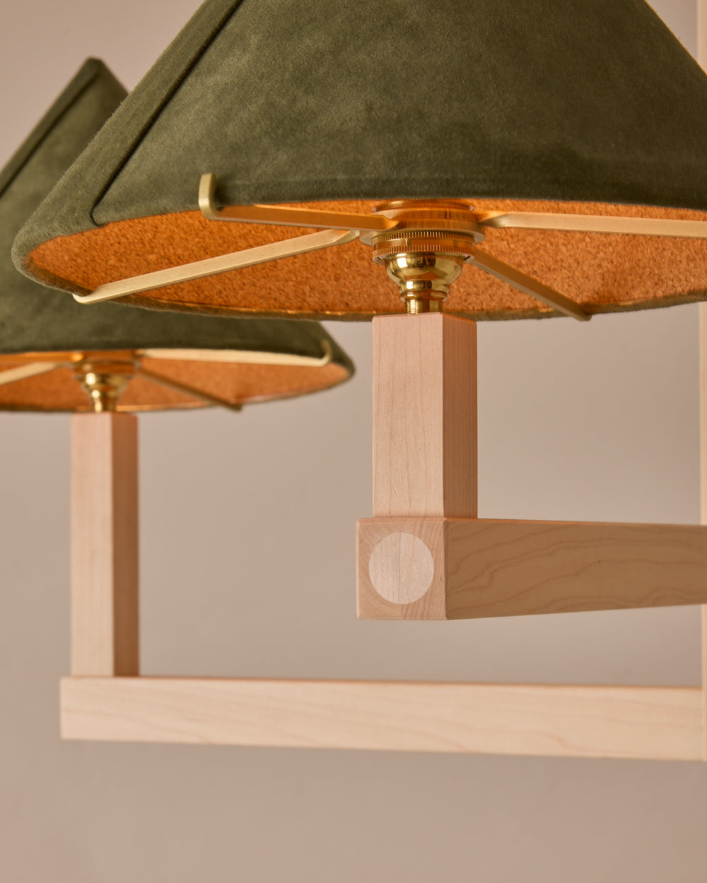 #wood-finish_clear maple #shade-finish_loden suede