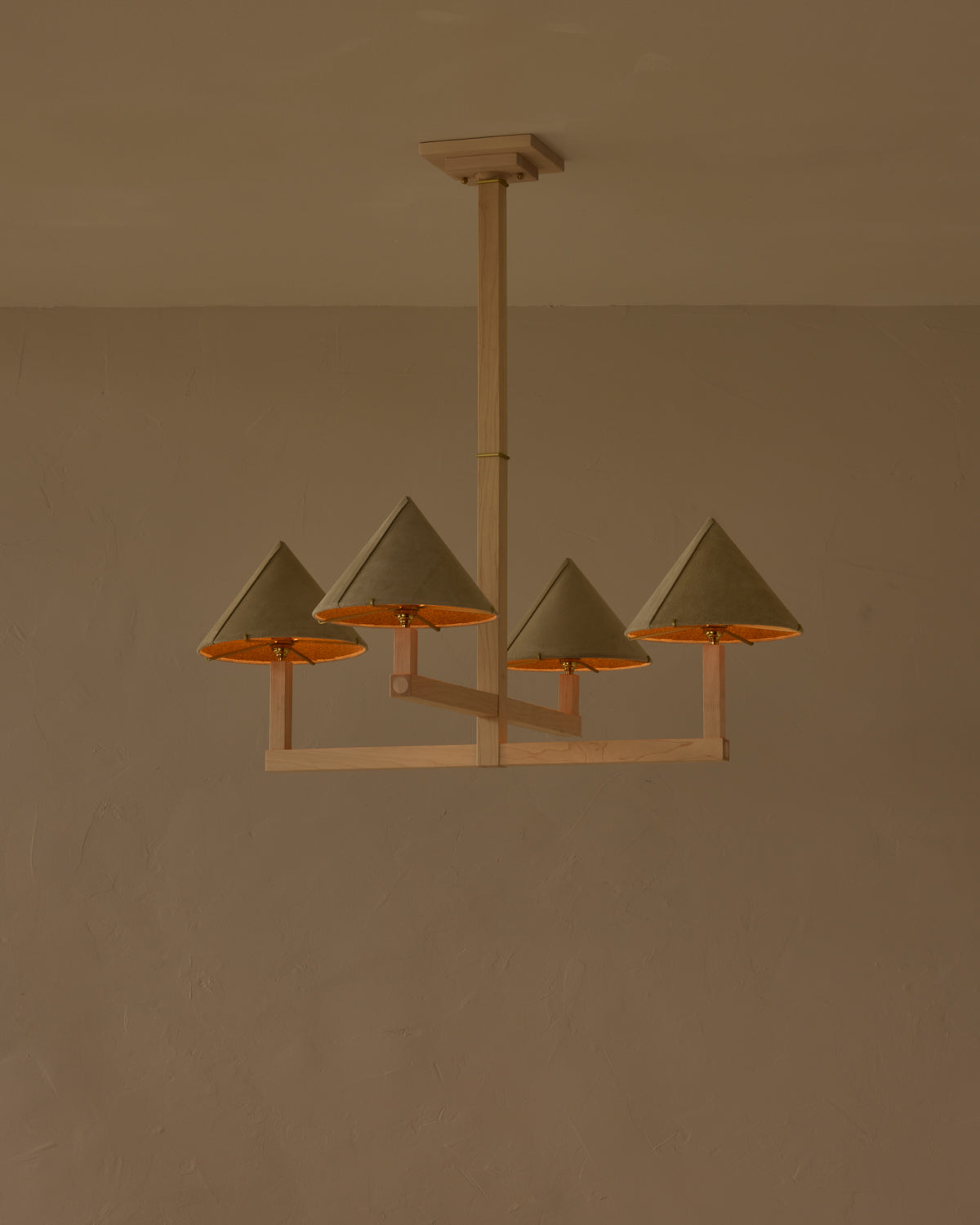 #wood-finish_clear maple #shade-finish_stone suede