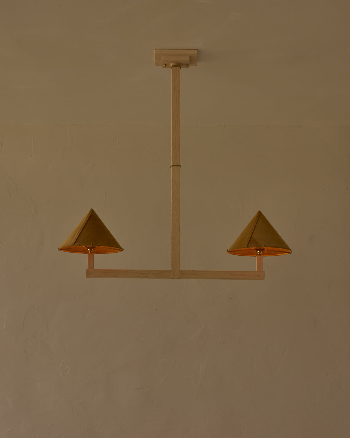 #wood-finish_clear maple #shade-finish_camel suede