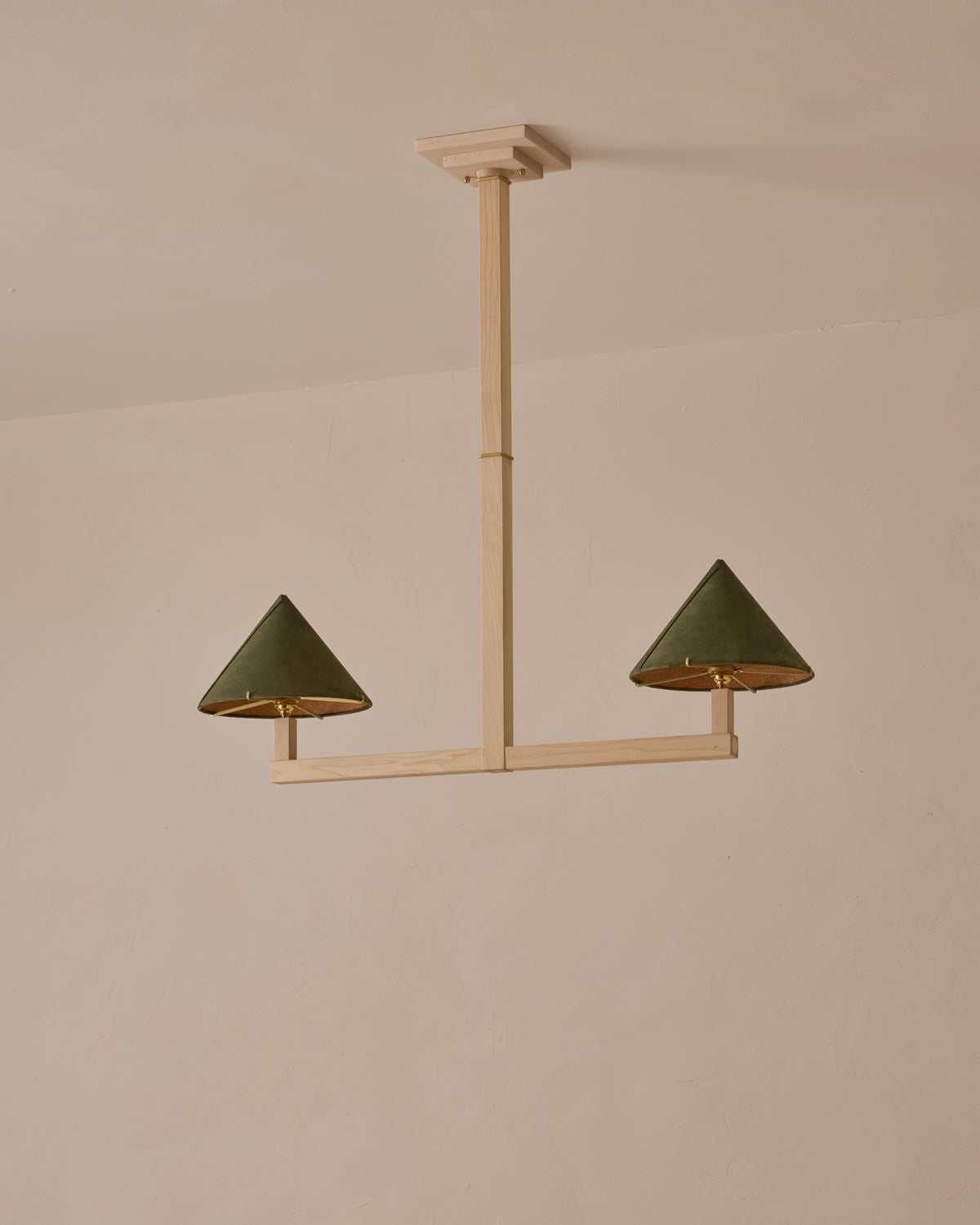 #wood-finish_clear maple #shade-finish_loden suede