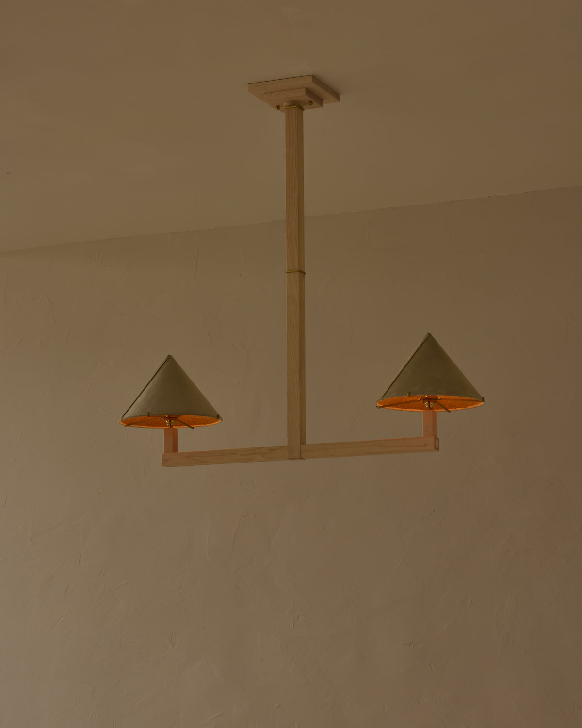 #wood-finish_clear maple #shade-finish_stone suede