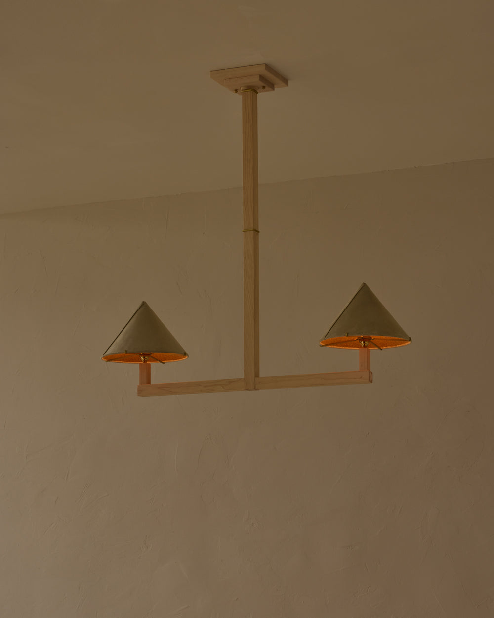#wood-finish_clear maple #shade-finish_stone suede