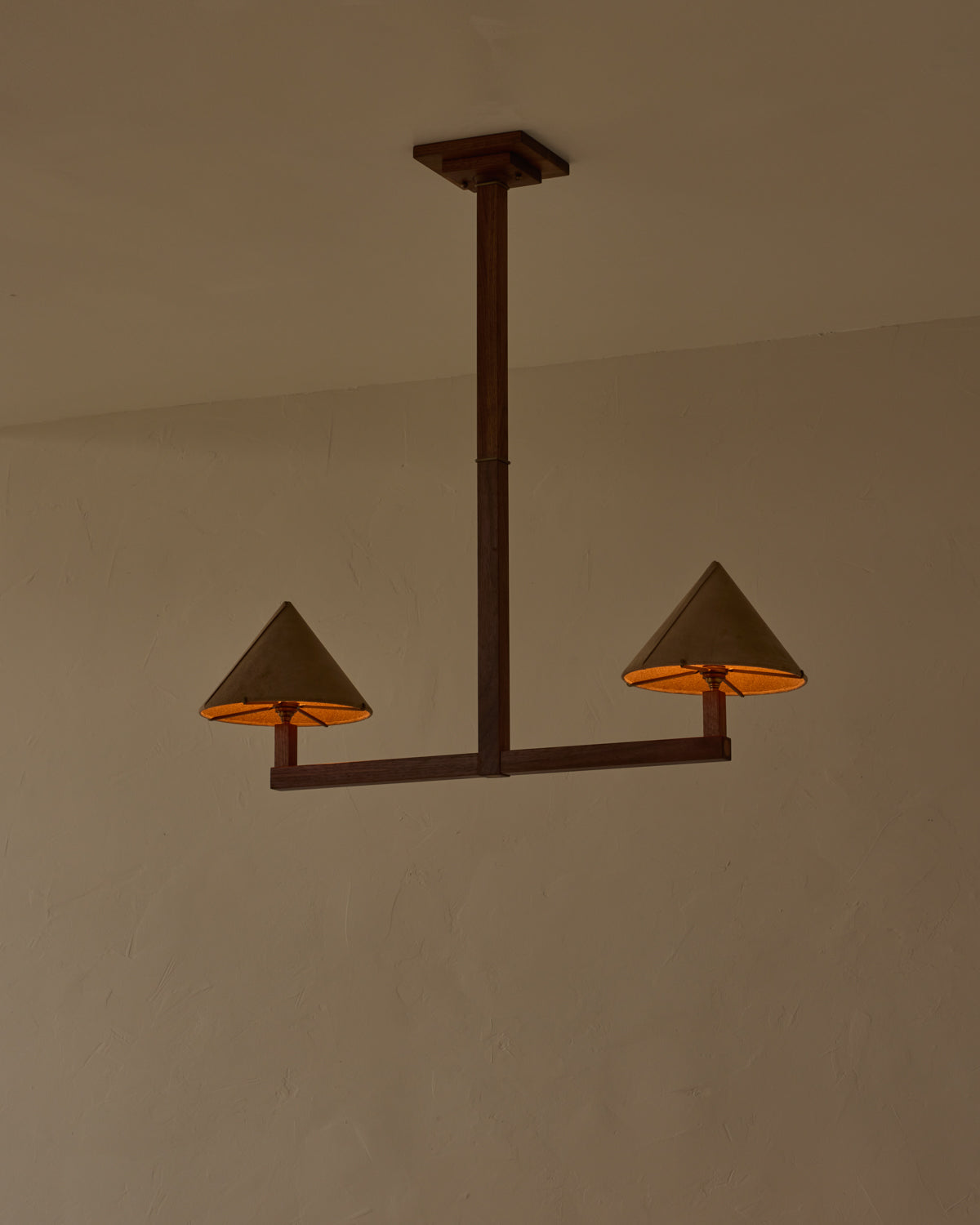 #wood-finish_black walnut #shade-finish_beige suede