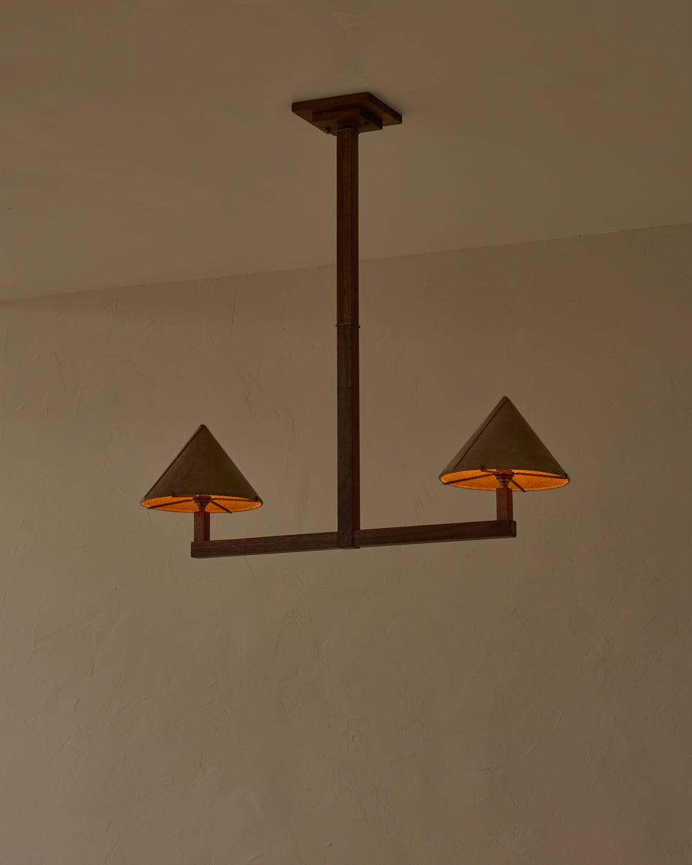 #wood-finish_black walnut #shade-finish_beige suede