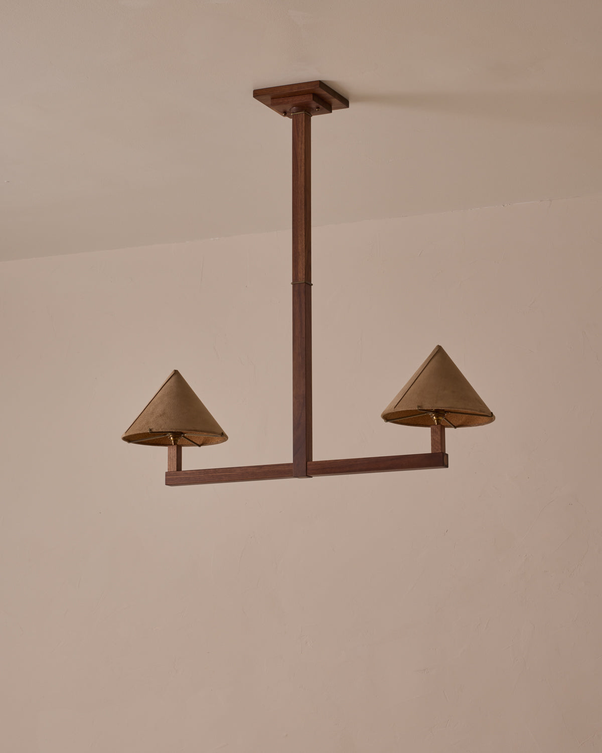 #wood-finish_black walnut #shade-finish_beige suede