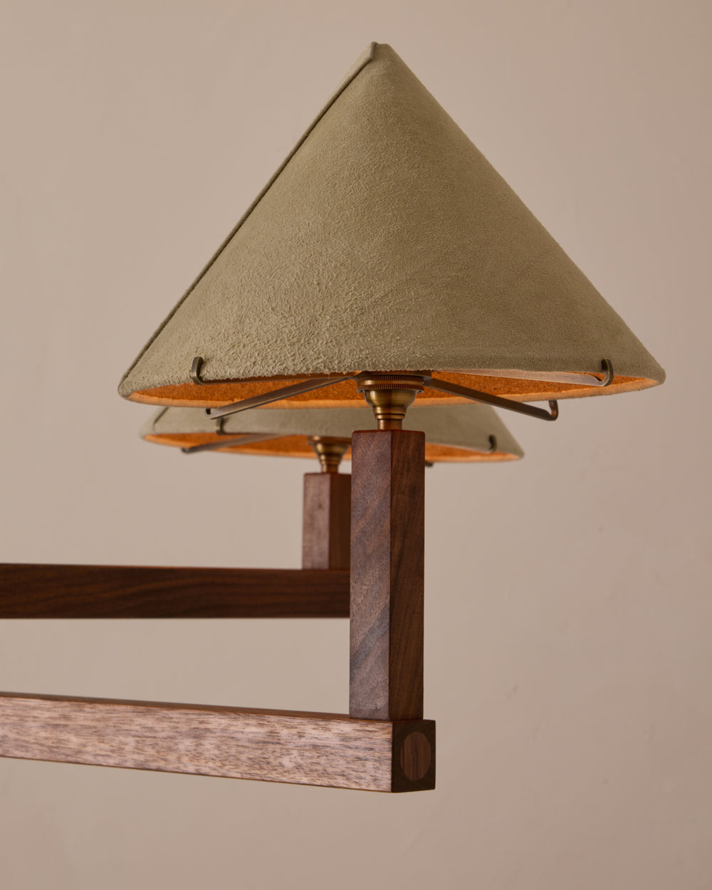 #wood-finish_black walnut #shade-finish_stone suede