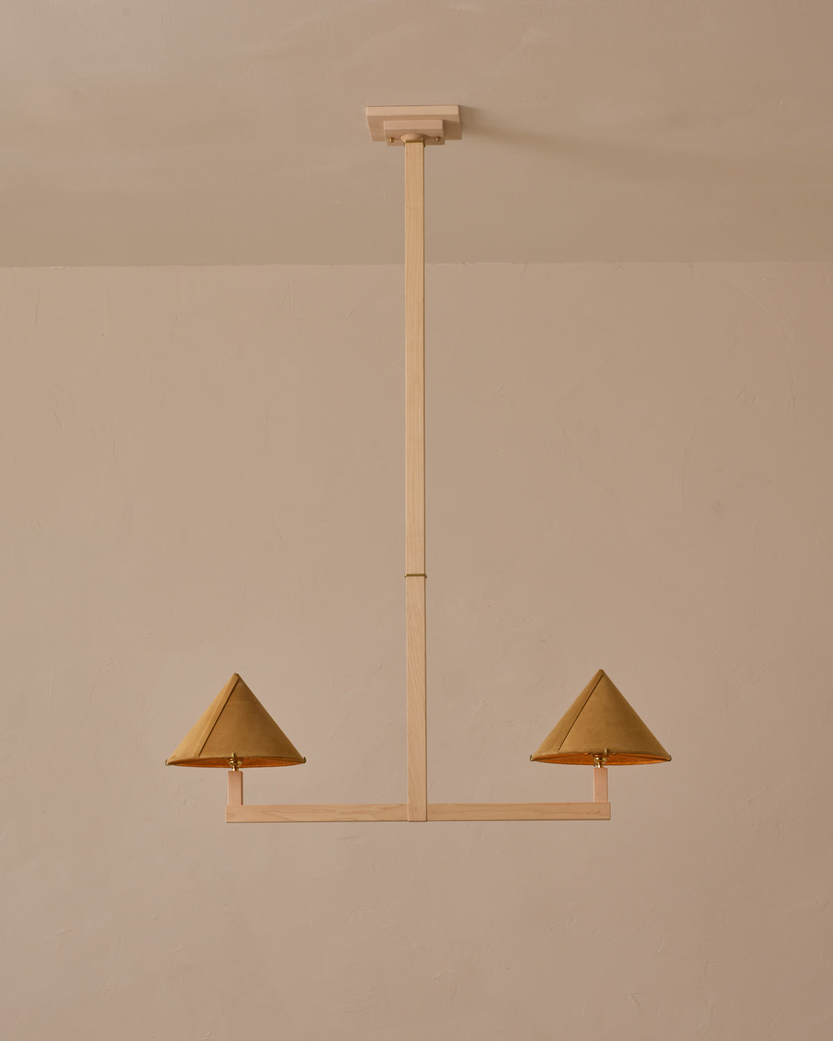 #wood-finish_clear maple #shade-finish_camel suede