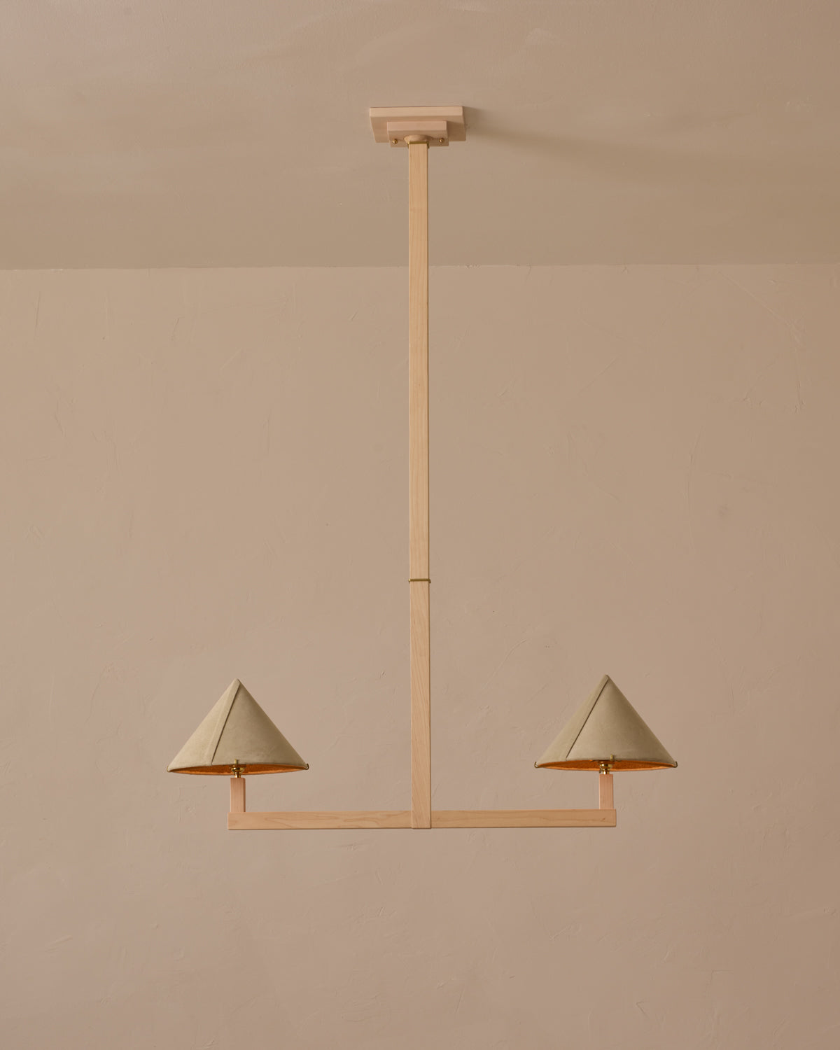 #wood-finish_clear maple #shade-finish_stone suede
