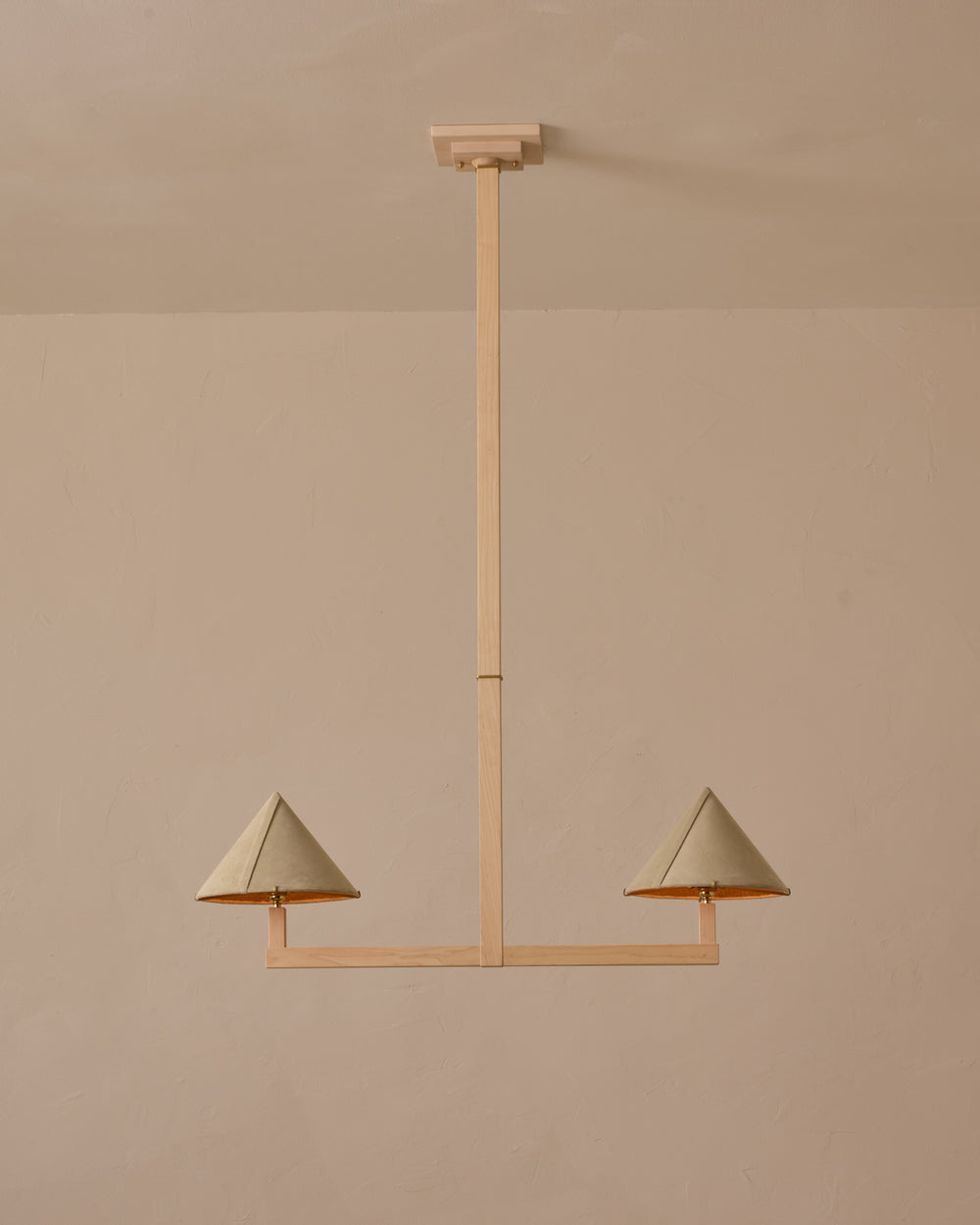 #wood-finish_clear maple #shade-finish_stone suede