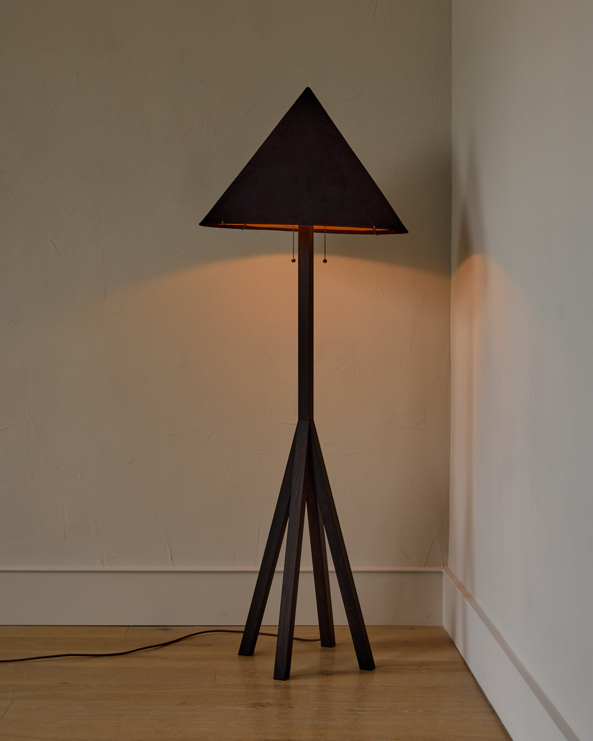 #shade-finish_anthracite suede
#wood-finish_dark wash maple
