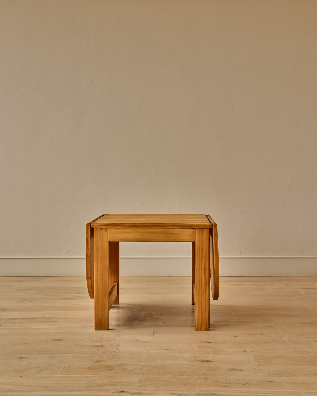 1980s French Pinewood Dining Table