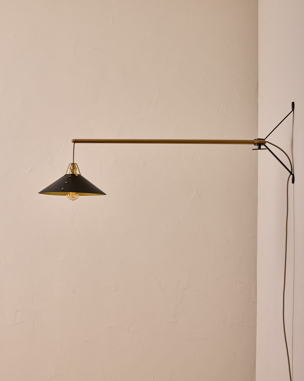 #leather-shade_black #size_large #wiring_plug-in
