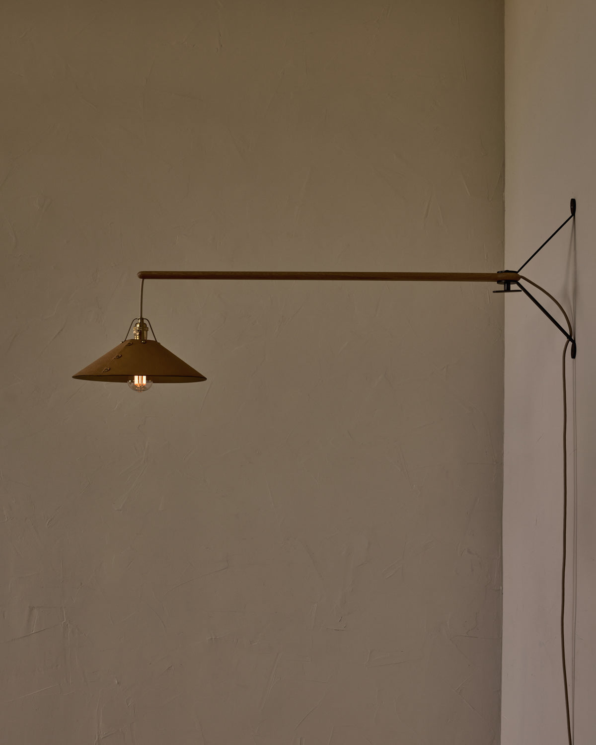 #leather-shade_natural  #size_large #wiring_plug-in