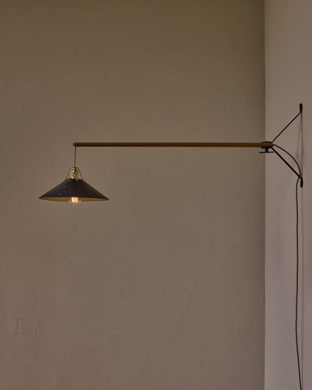 #leather-shade_navy #size_large #wiring_plug-in