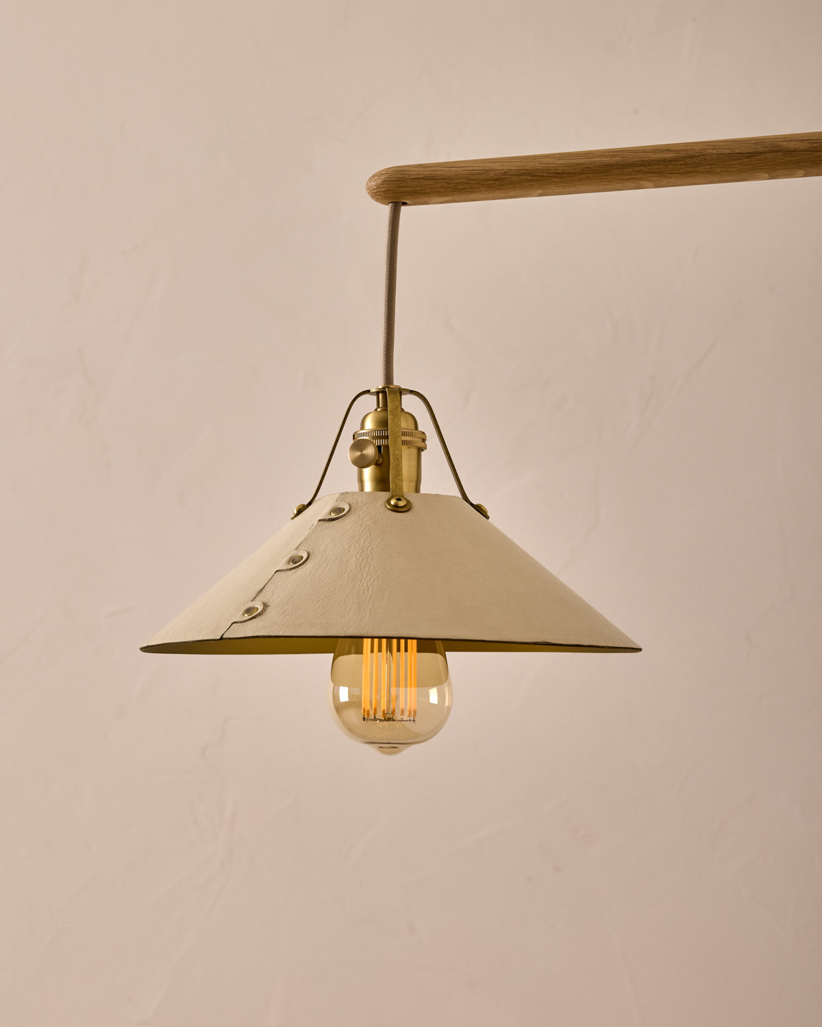 #leather-shade_eggshell #size_medium 