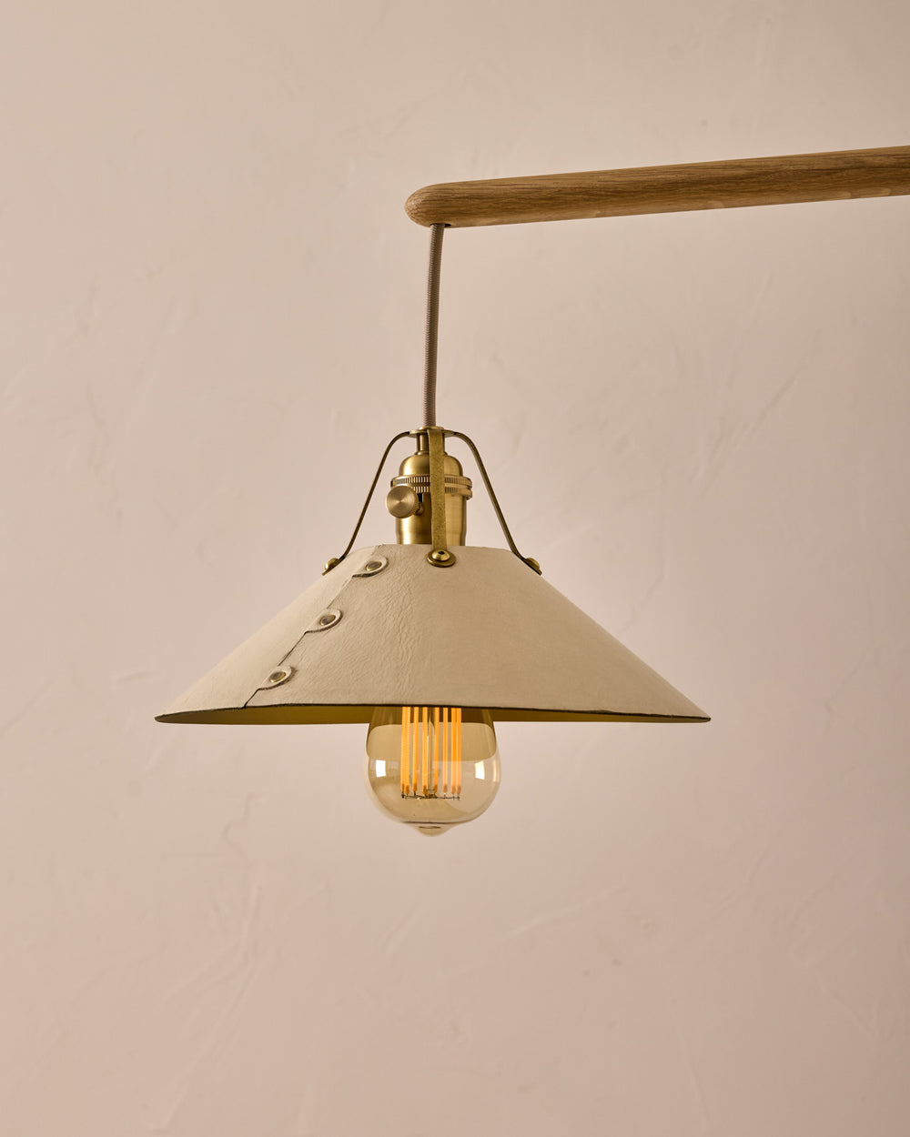 #leather-shade_eggshell #size_medium 