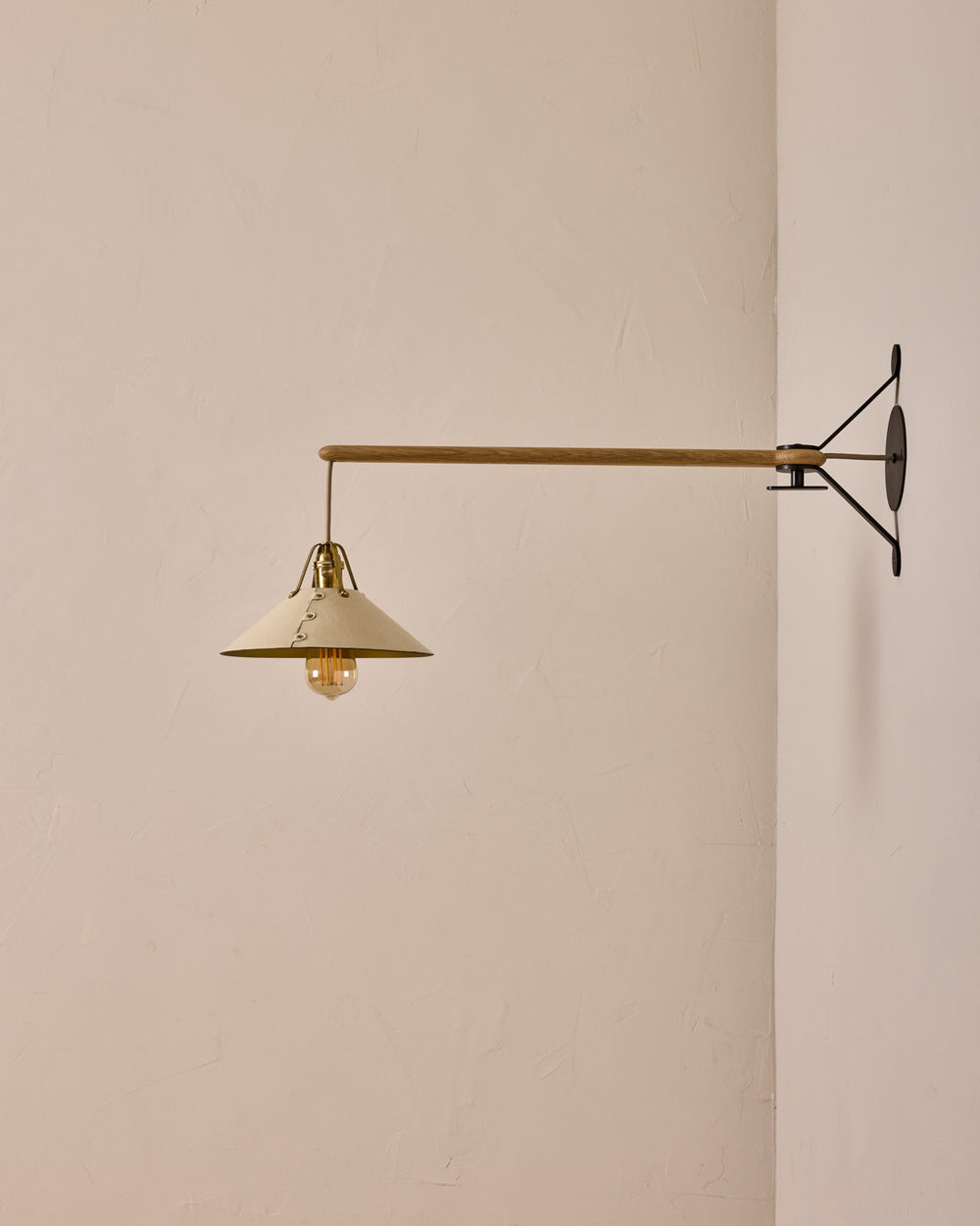 #leather-shade_eggshell #size_medium #wiring_hardwired
