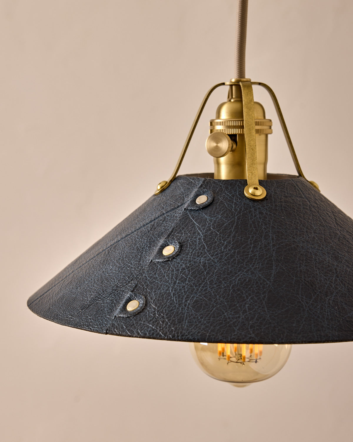 #leather-shade_navy #size_medium