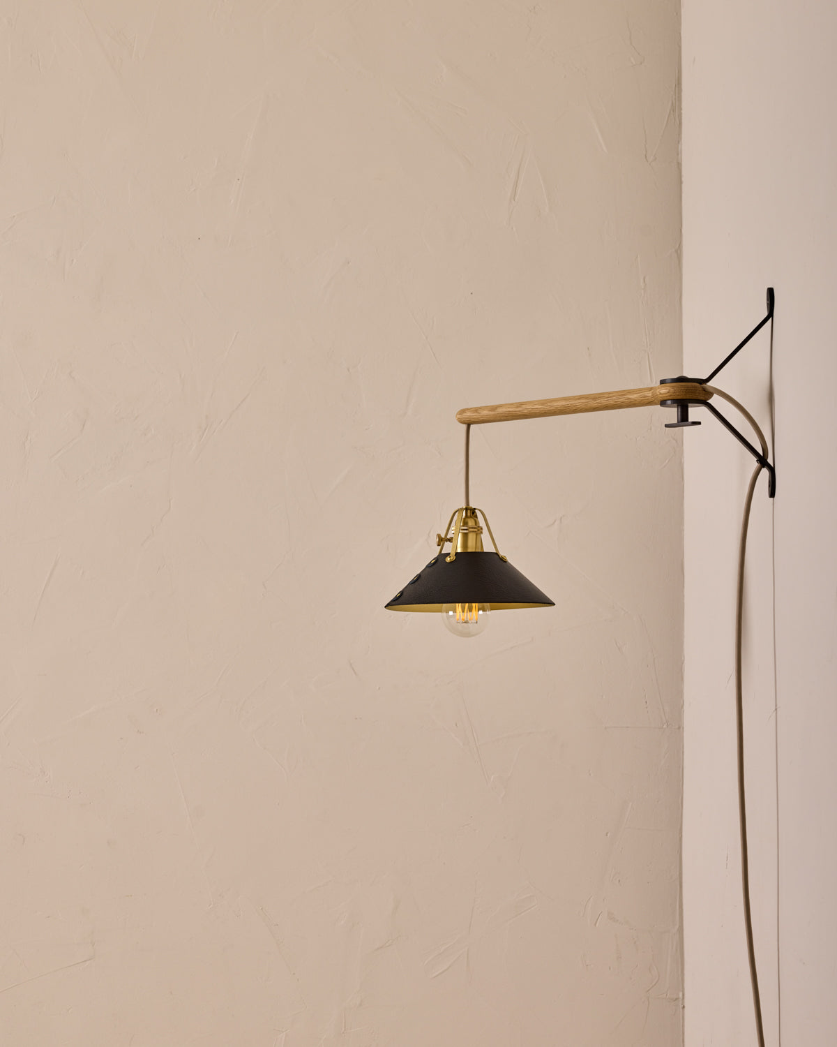 #leather-shade_black  #size_small  #wiring_plug-in
