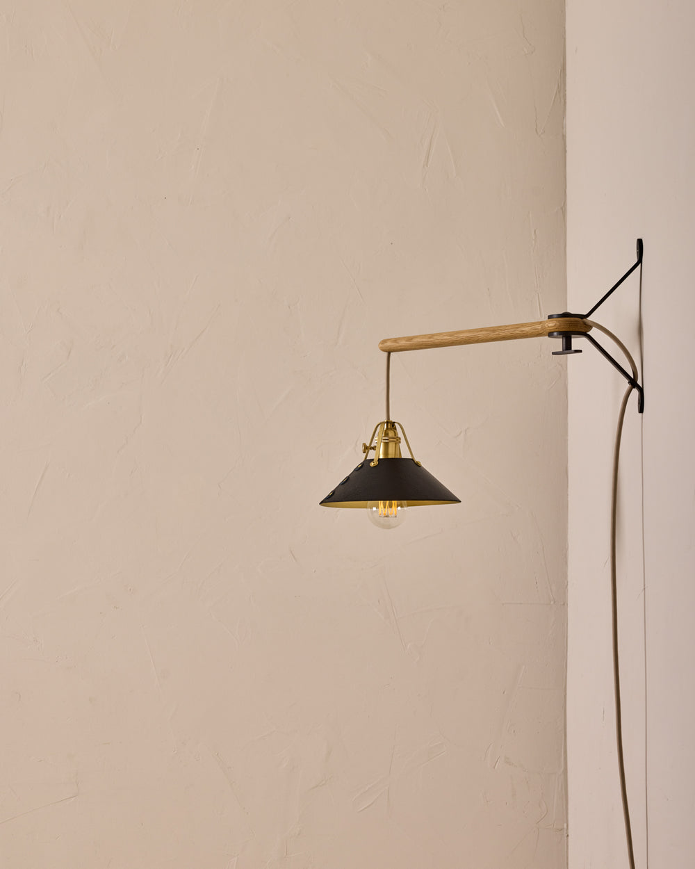 #leather-shade_black  #size_small  #wiring_plug-in