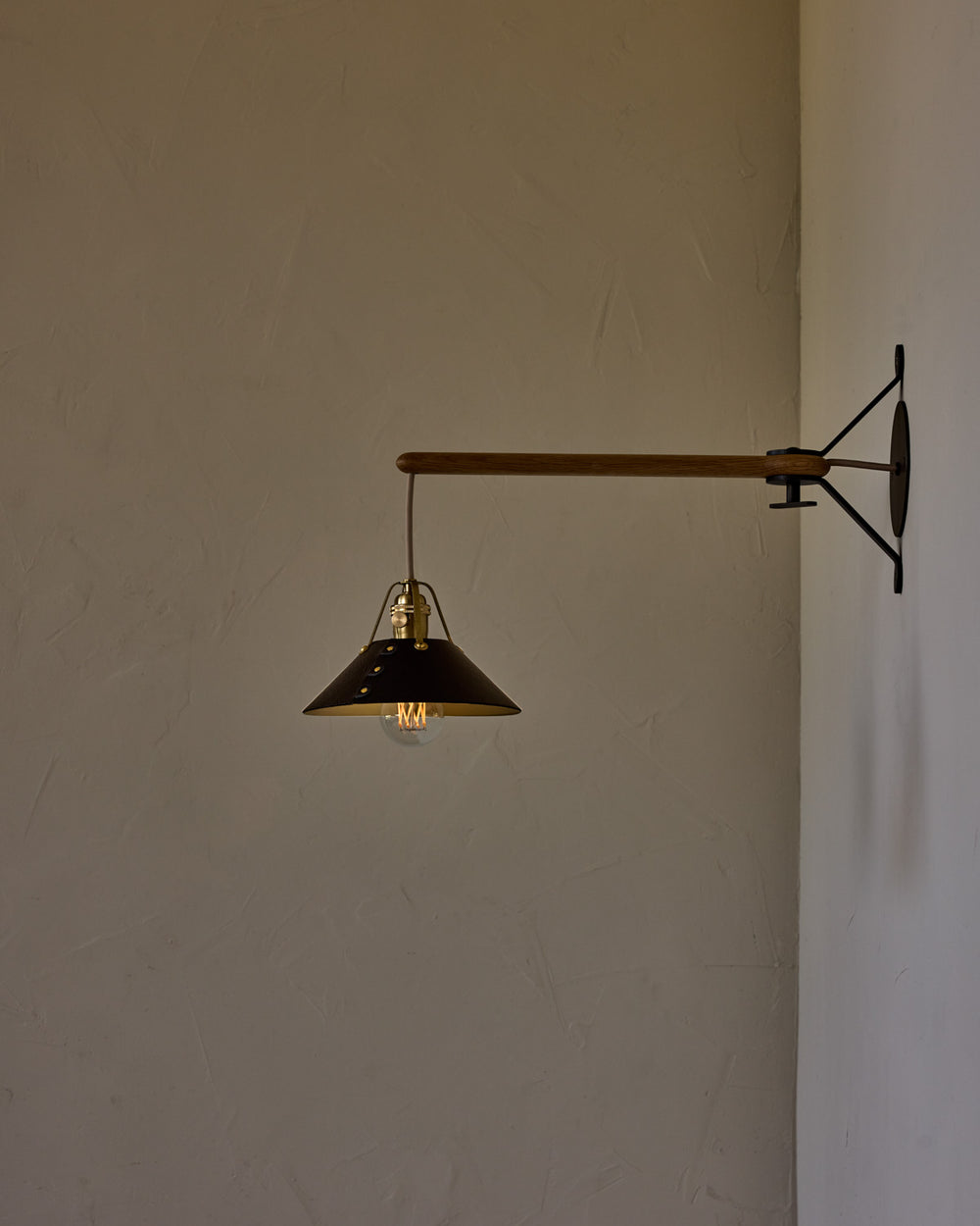 #leather-shade_black #size_small #wiring_hardwired