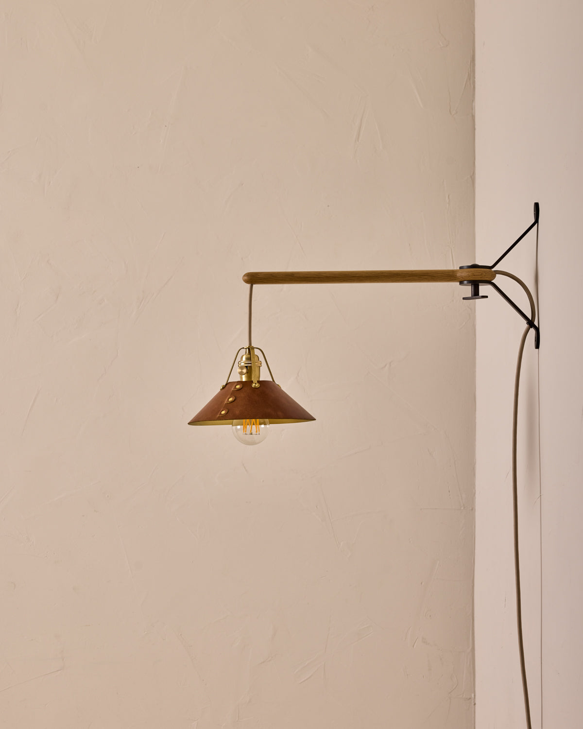 #leather-shade_cognac #size_small #wiring_plug-in